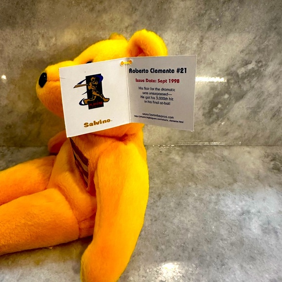 Roberto Clemente Pittsburgh Pirates Teddy Bear - Picture 10 of 11